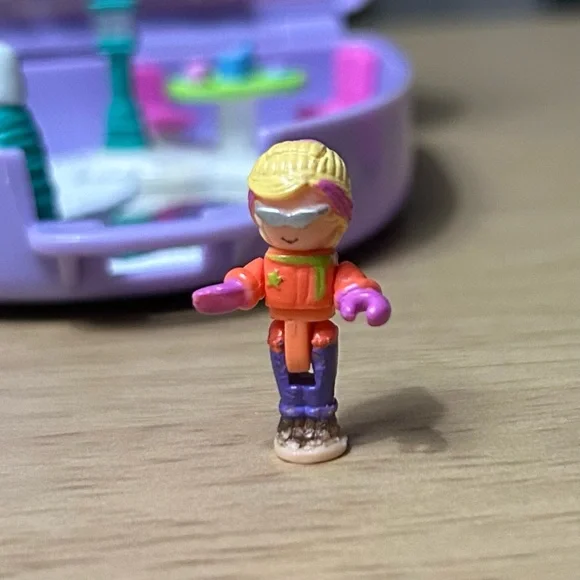 1996 Snow Mountain Polly Pocket Compact - Picture 6 of 7